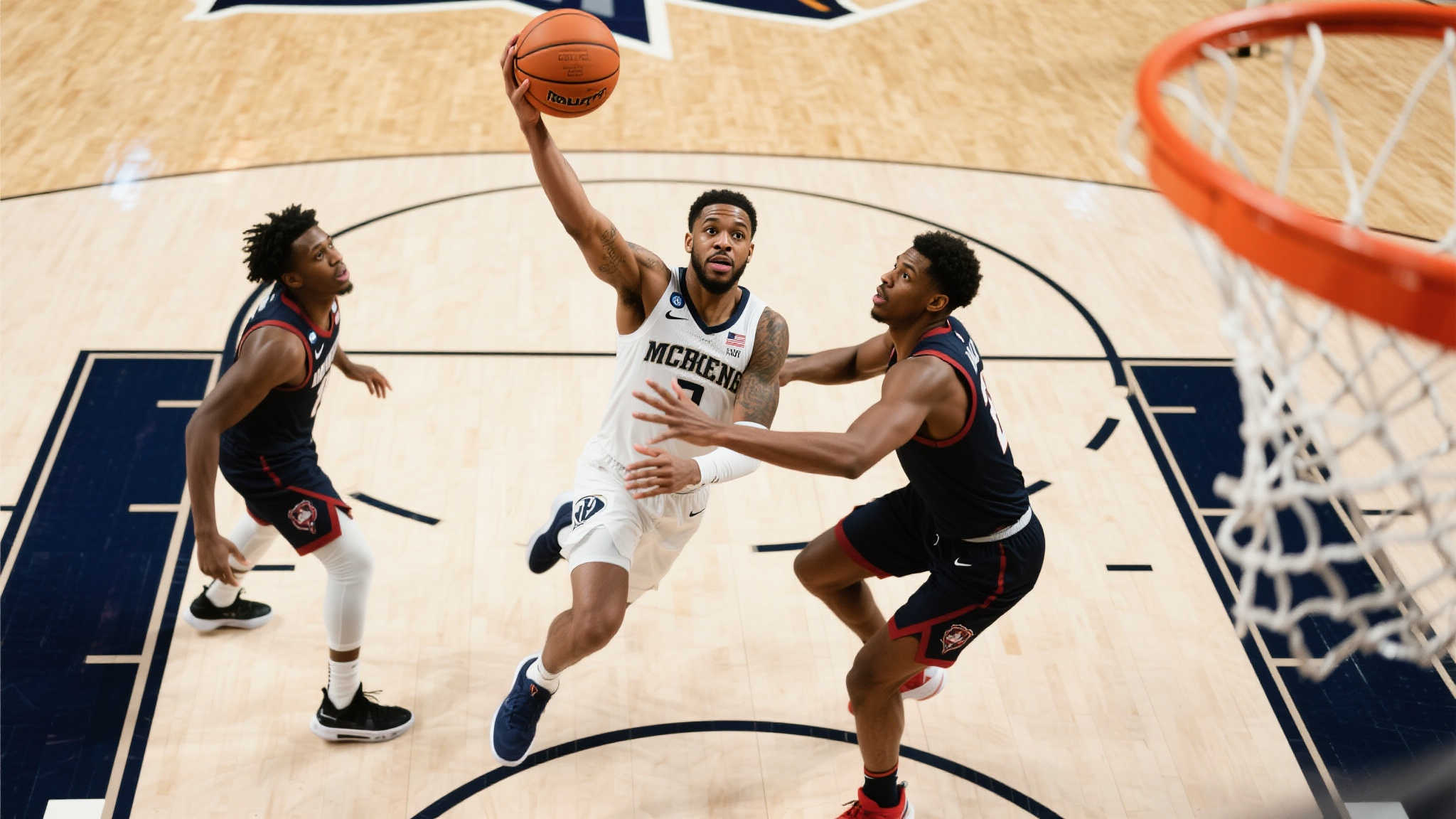 麦康奈尔突破禁区,上篮成功稳住局势 麦康奈尔突破禁区,上篮成功稳住局势